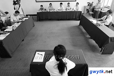 面向全国公选百名后备干部 10名主考官全部从省外请来 昆明选官首次引入心理测评