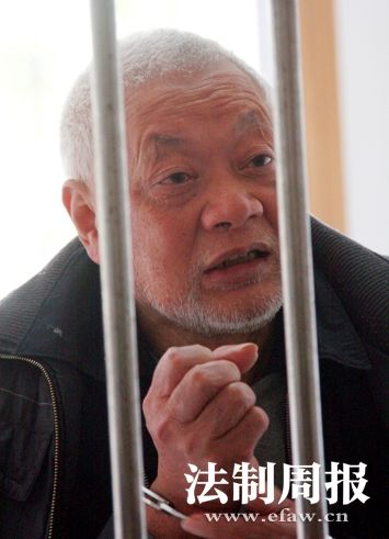 “我的确有罪,我现在是知罪、认罪、悔罪。我是以权谋私,搞权钱交易,才落到今天的下场。” “我的确有罪,我现在是知罪、认罪、悔罪。我是以权谋私,搞权钱交易,才落到今天的下场。”