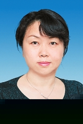 郑瑞芹,女,汉族,1967年4月生,九三学社社员,黑龙江哈尔滨人,1989年7月参加工作,中央党校法律专业大学毕业,现任市总工会女工部部长,拟提名为市体育局副局长。
